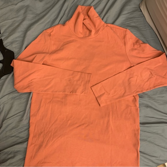 Uniqlo long sleeves turtle neck tee coral - Picture 1 of 2